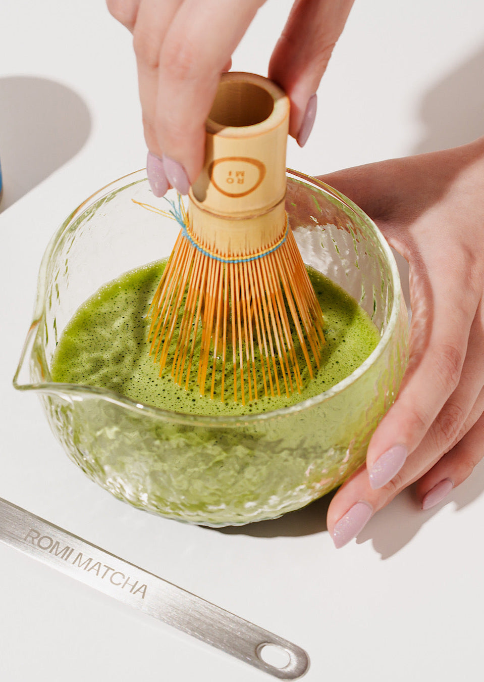 Why People Drink Matcha Before the Gym (And Why It Works)